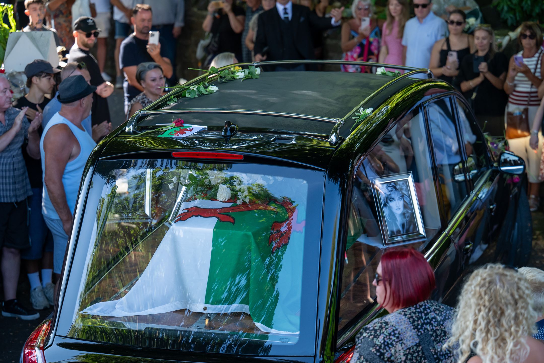 Ciało Bonnie Tyler zostało przewiezione do jej domu w Walii
