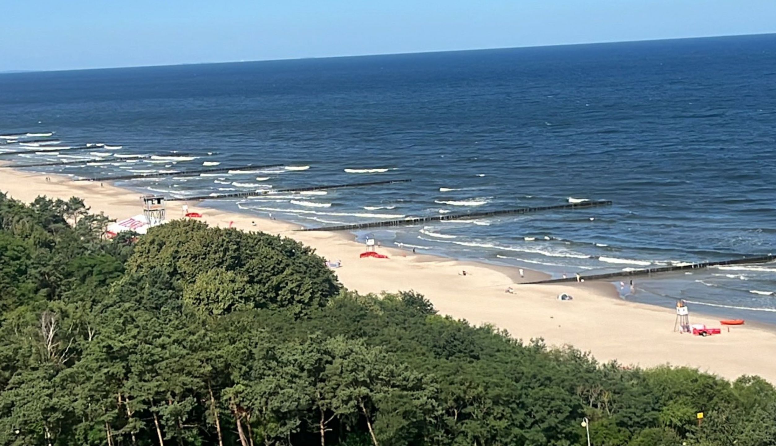 Plaża w Dziwnówku w niedzielę 