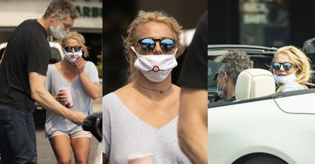 Rozczochrana Britney Spears wyskakuje z merca po truskawkowego shake'a w maseczce nałożonej do góry nogami (ZDJĘCIA)