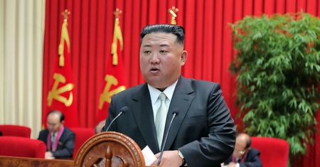 "Bezprecedensowe". Kim Dzong Un wystrzelił 100 pocisków