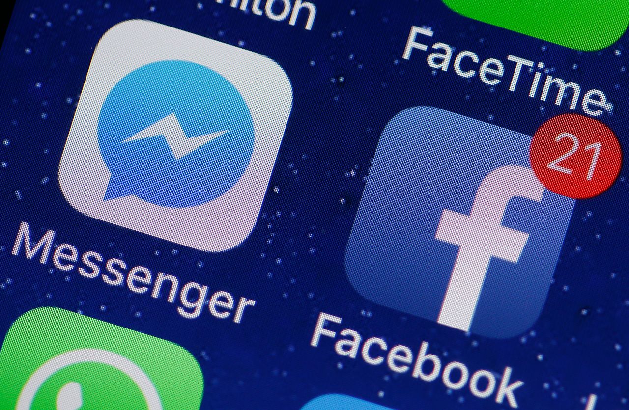 Ikony aplikacji Messenger i Facebook na ekranie smartfona. Zdjęcie ilustracyjne (Getty Images)
