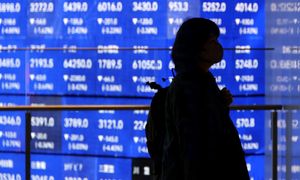 Czerwień na giełdach po orędziu Trumpa. Europę straszy wojna o ropę