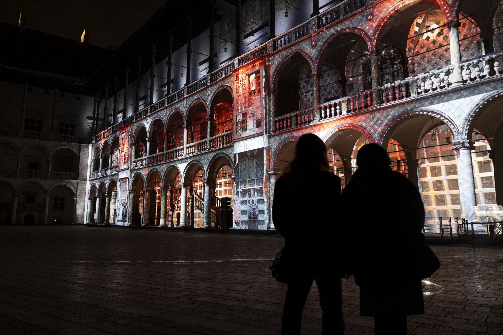 29.11.2025 KRAKOW WAWEL ZAMEK DZIEDZINIEC ARKADOWY MAPPING NOWA ZBROJOWNIA WIDEO FOT. WOJCIECH MATUSIK / POLSKAPRESS