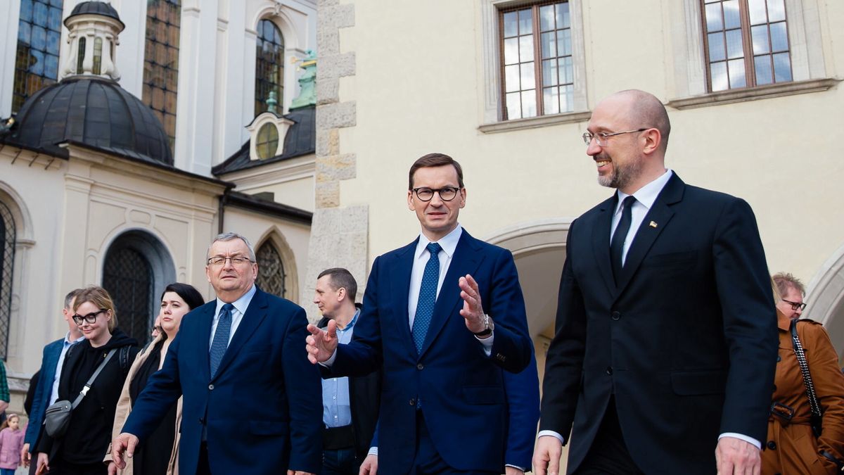Mateusz Morawiecki i Denys Szmyhal podczas sobotniego spotkania w Krakowie 