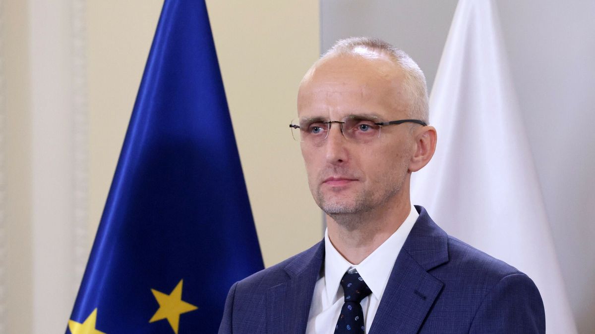 E-dor?czenia w dzia?alno?ci komornik�w s?dowychFot. Wojciech Olkusnik/East News, Warszawa,12.08.2024. E-doreczenia w dzialalnosci komornikow sadowych - konferencja prasowa wiceministry sprawiedliwosci Marii Ejchart, wiceministra cyfryzacji Dariusza Standerskiego i prezesa Krajowej Rady Komorniczej Slawomira Szynalika (n/z).Wojciech Olkusnik