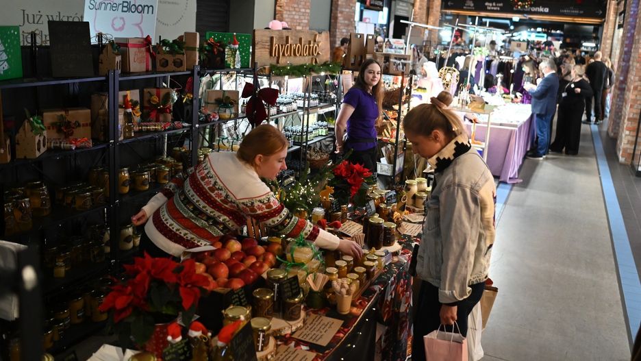 Targi Jestem Slow w Elektrowni Powiśle. Tak jest na miejscu.