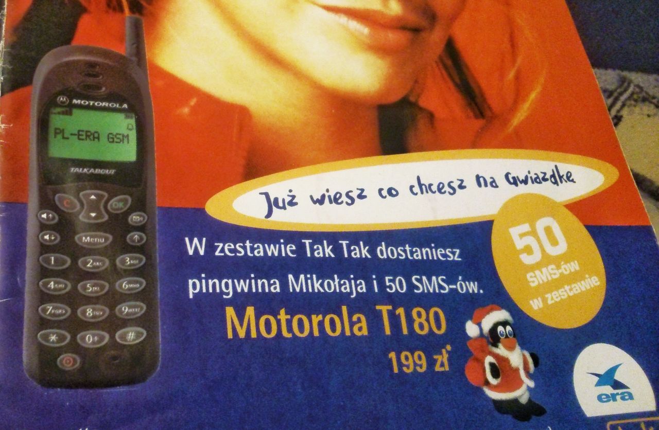 Telefon za dwieście złotówek i pakiet 50 SMS-ów. Tak kusili nas operatorzy w grudniu 2001