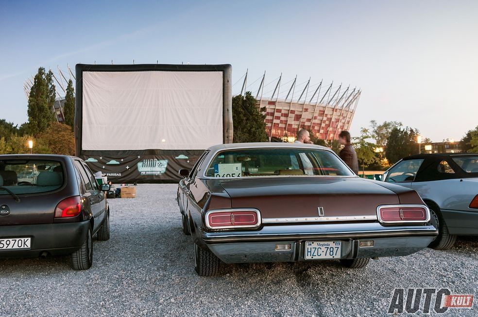 Kino samochodowe pod Stadionem Narodowym (fot. Mariusz Zmysłowski)