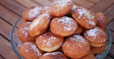 Pączki z czterech składników. Ekspresowy przepis