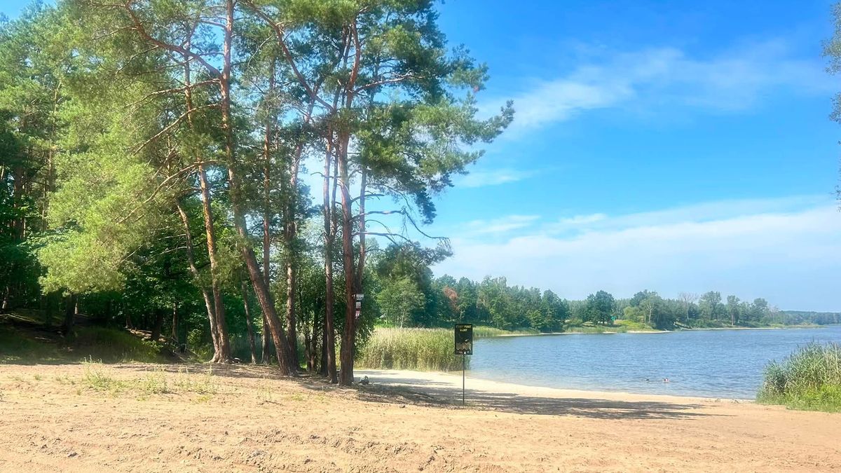 Brak samochodów na plaży w Zaździerzu 
