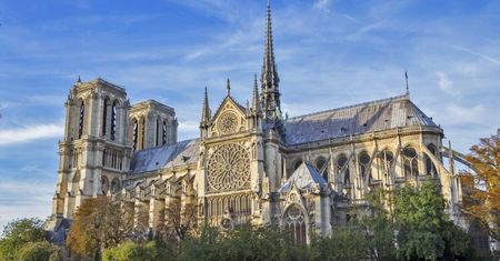 Nietypowe szczątki odkryto w Notre Dame. Czy to zaginiony XVI-wieczny poeta?