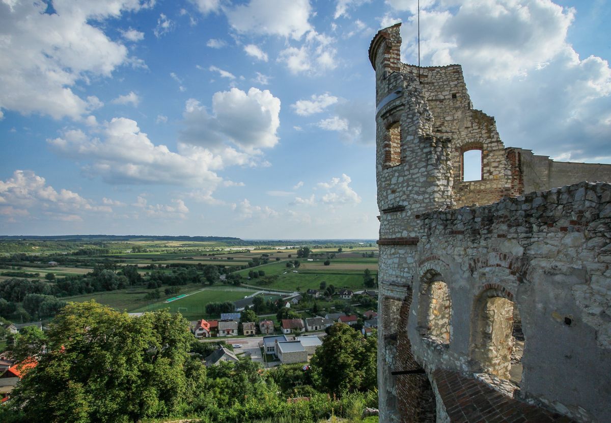 Koronawirus w Polsce. Nawet 800 zagrożonych zakażeniem turystów z zamku w Janowcu
