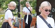 Niezadowolona Kylie Jenner eksponuje pociążową figurę na spacerze z przyjaciółką
