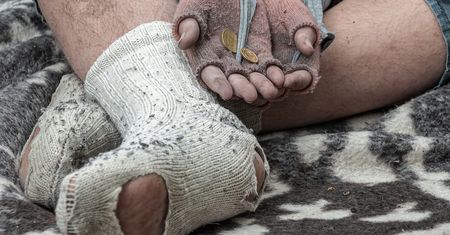 Polak pomagał Mołdawianom. Wykorzystywali niepełnosprawnych Rosjan do żebractwa