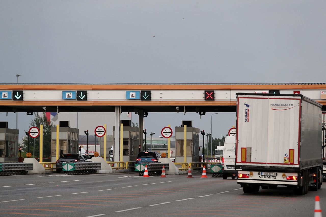 Ruszył system e-TOLL. Nowym systemem zapłacisz też za autostradę