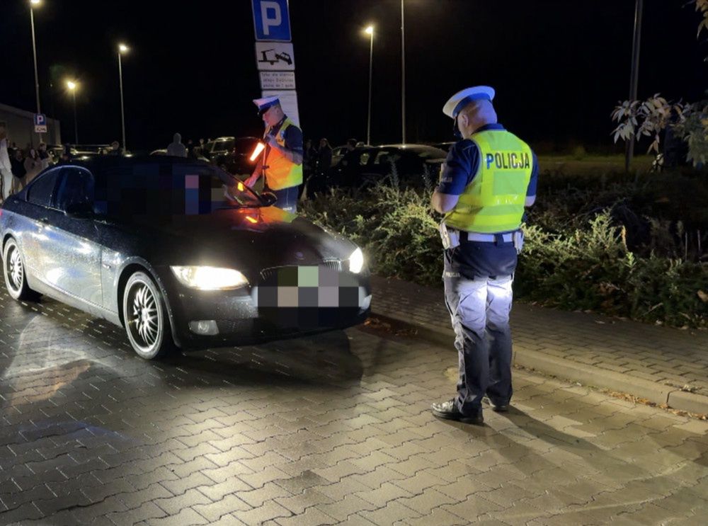 18-latka gnała pod prąd. Ona pijana, w bagażniku człowiek