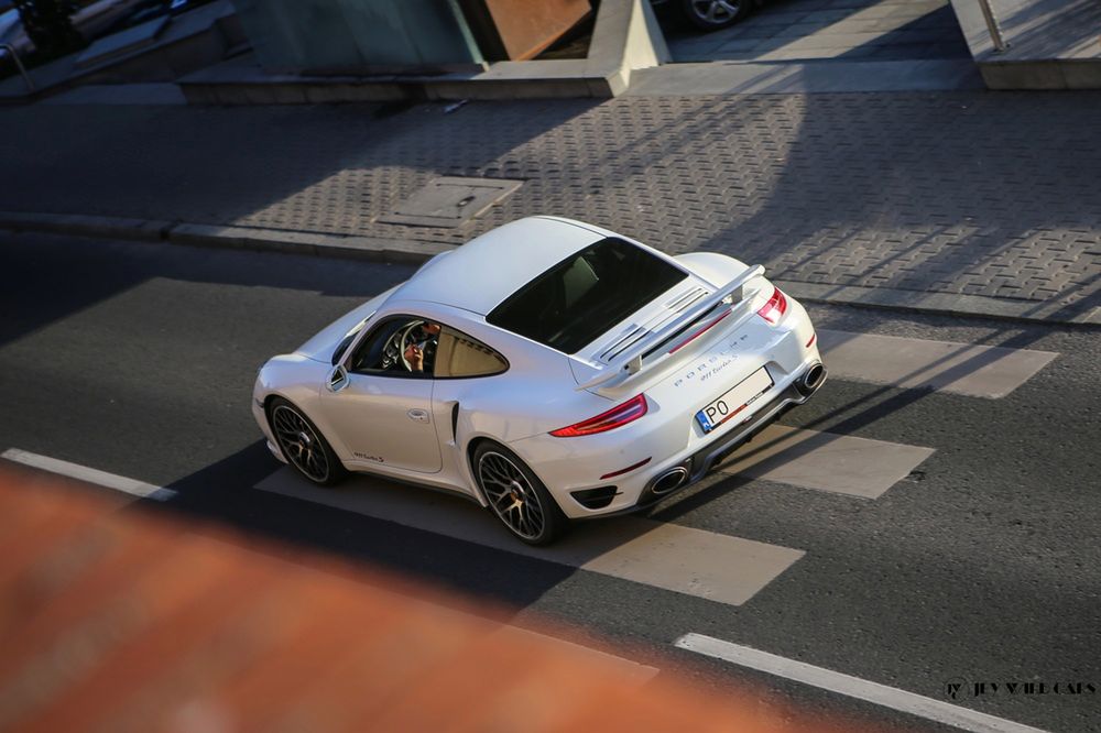 Jey Wild fotografuje supersamochody na ulicach Wrocławia, Londynu i Paryża 12