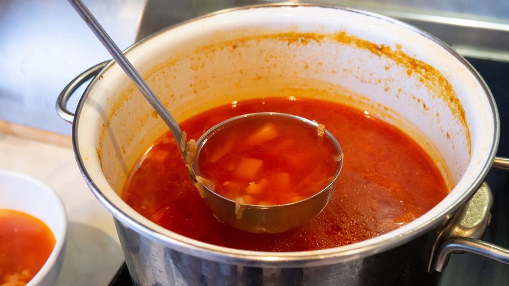 Zapomniana polska zupa. Idealna na jesien, w dodatku pomaga schudnąć