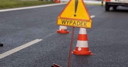 Warszawa. Staranował płot rozdzielający jezdnie
