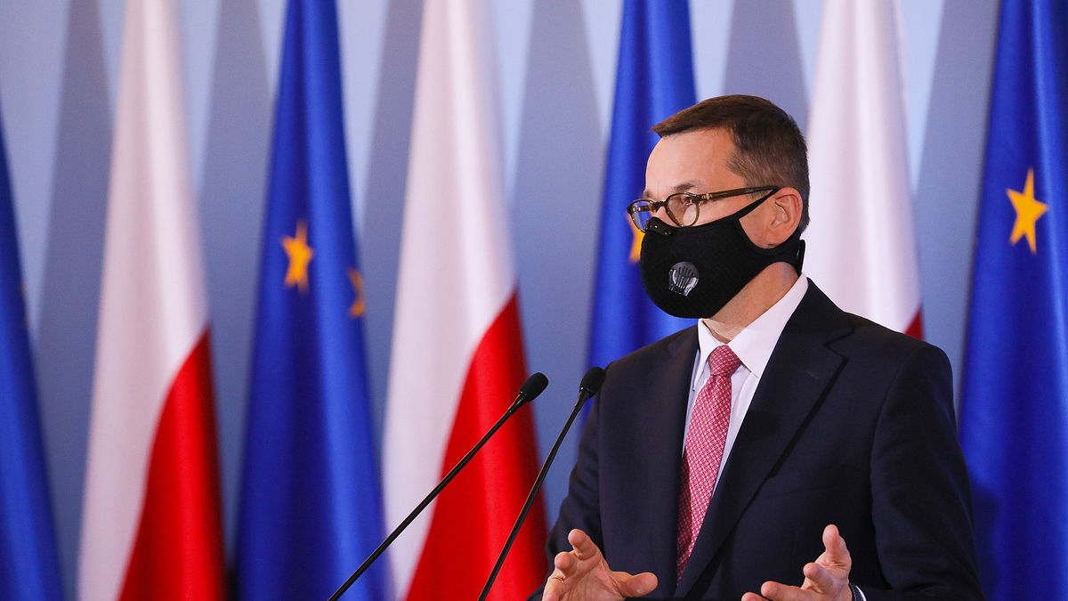 Niedziele handlowe w grudniu to wyjątek. Premier komentuje