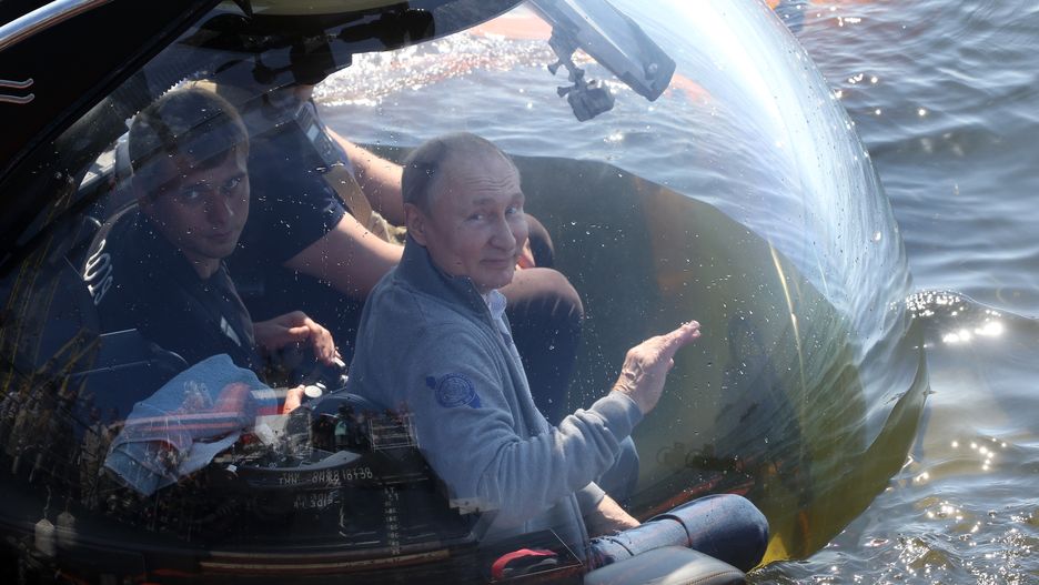 Władimir Putin płynie na dno Zatoki Fińskiej na pokładzie statku C-Explorer Rok 2019. 