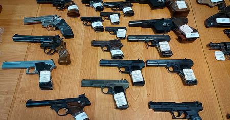 Policja zabezpieczyła 286 sztuk broni i 3 tys. sztuk amunicji. Trwa śledztwo