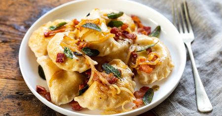 Zaszalałam w zeszłe święta i podałam te pierogi. Zniknęły co do jednego