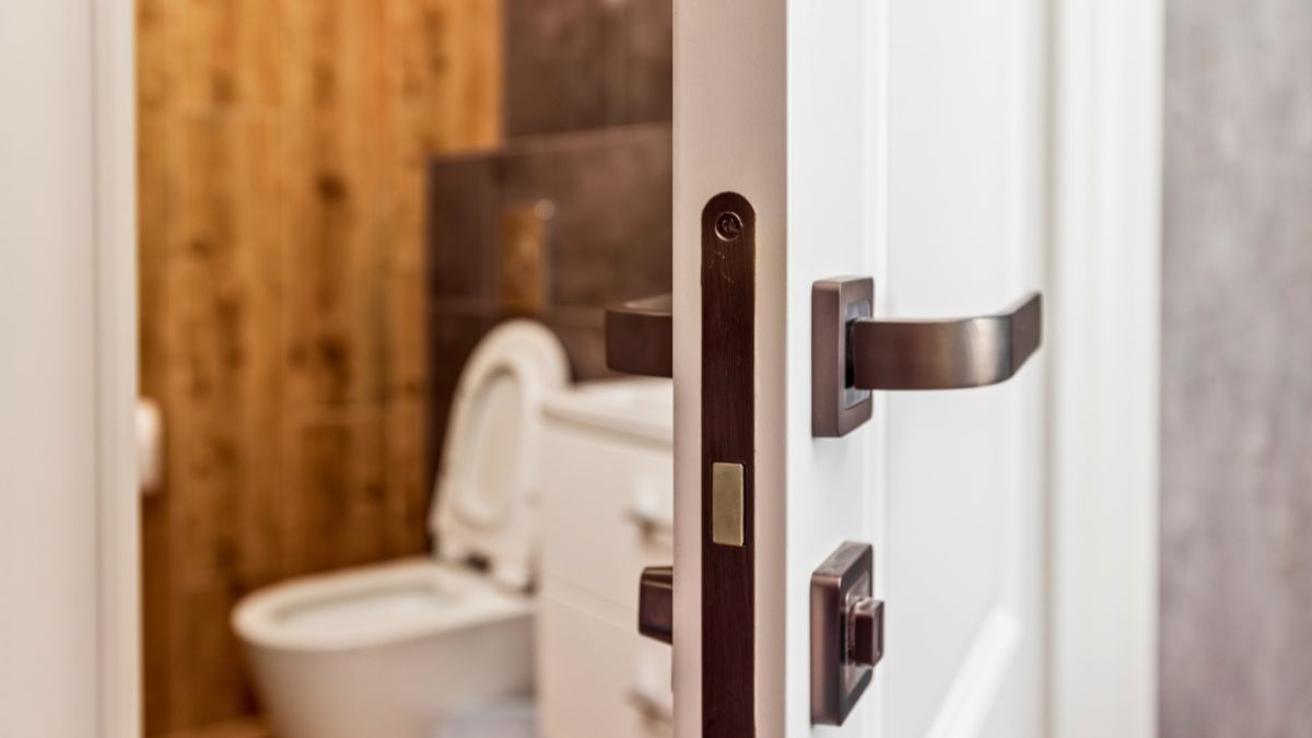 Kupując drzwi do łazienki koniecznie o tym pamiętaj 