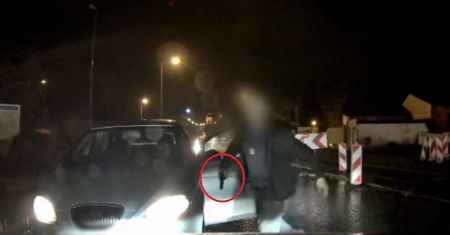 Złamał przepisy, potem sięgnął po broń. 33-latek już w rękach policji