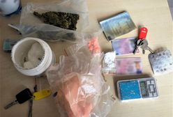 Wrocław. Spadł z drugiego piętra. Wprost pod policjantów