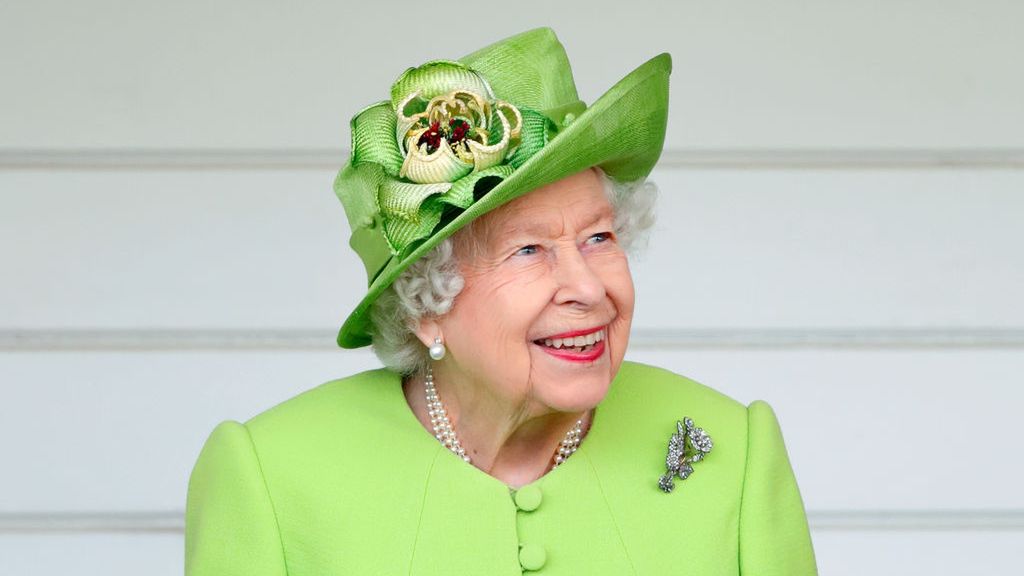 Queen Elizabeth II Attends The Royal Windsor Cup 2021EGHAM, UNITED KINGDOM - JULY 11: (EMBARGOED FOR PUBLICATION IN UK NEWSPAPERS UNTIL 24 HOURS AFTER CREATE DATE AND TIME) Queen Elizabeth II (wearing her Vanguard Rose Brooch which she received in 1944 from Messrs John Brown and Co. when she launched HMS Vanguard) attends the Out-Sourcing Inc. Royal Windsor Cup polo match and a carriage driving display by the British Driving Society at Guards Polo Club, Smith's Lawn on July 11, 2021 in Egham, England. (Photo by Max Mumby/Indigo/Getty Images)Max Mumby/Indigobestof, topix