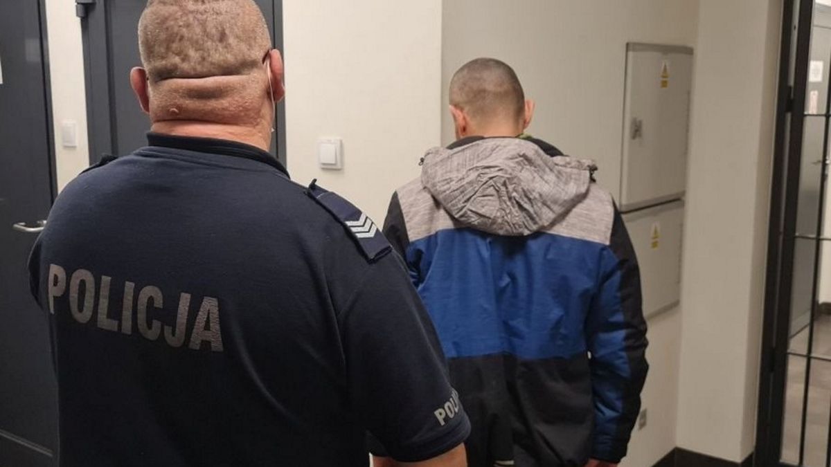 Skarżyscy policjanci zatrzymali dwóch mieszkańców miasta w wieku 39 i 43 lat. Mężczyźni są podejrzani o kradzież płyt nagrobkowych o wartości 40 tys.zł. 