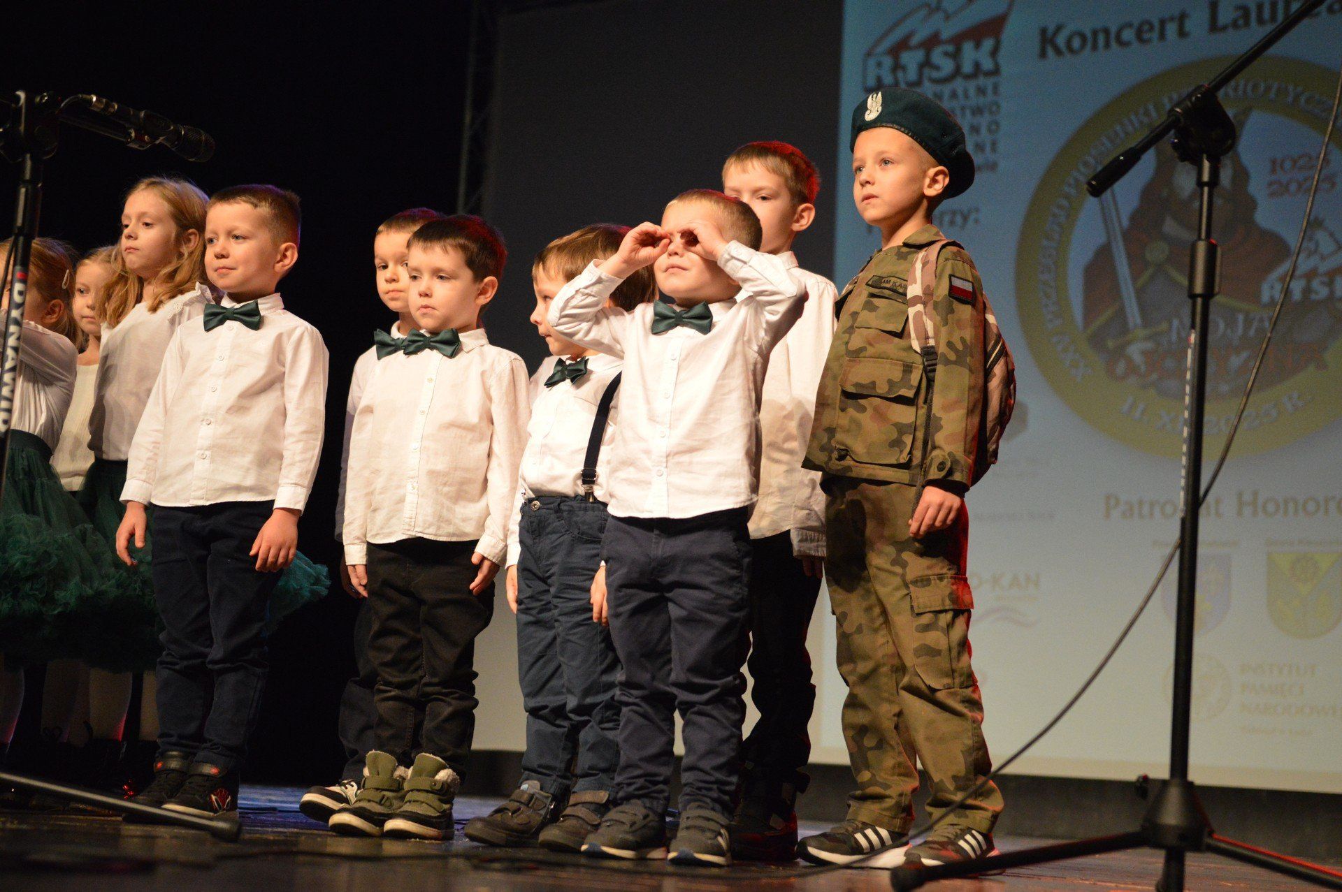 Koncert laureatów jubileuszowego XXV Przeglądu Piosenki Patriotycznej i Żołnierskiej &#34;Moja Ojczyzna&#34; odbył się w Bełchatowie