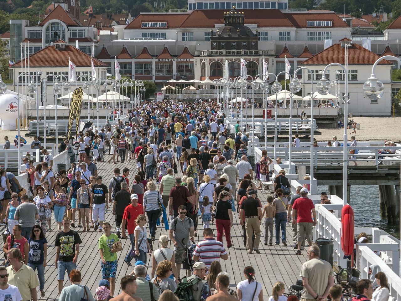 Obłożenie sięga stu procent. Kolejki, problemy z parkowaniem i tłumy