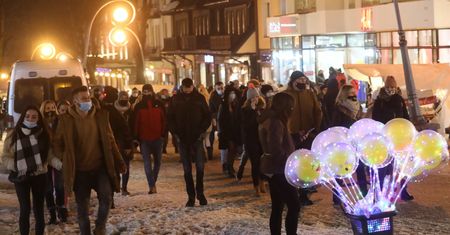 Zakopane. Tłumy turystów. Policja: "To była bardzo spokojna noc"