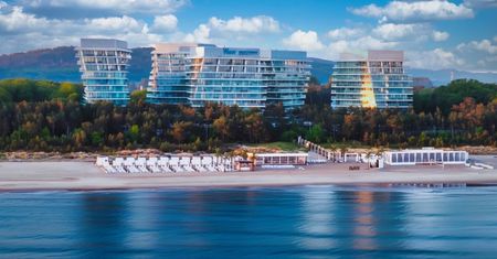 Wygląda jak zagraniczny resort, ale to Bałtyk. Obiekt z prywatną plażą robi furorę