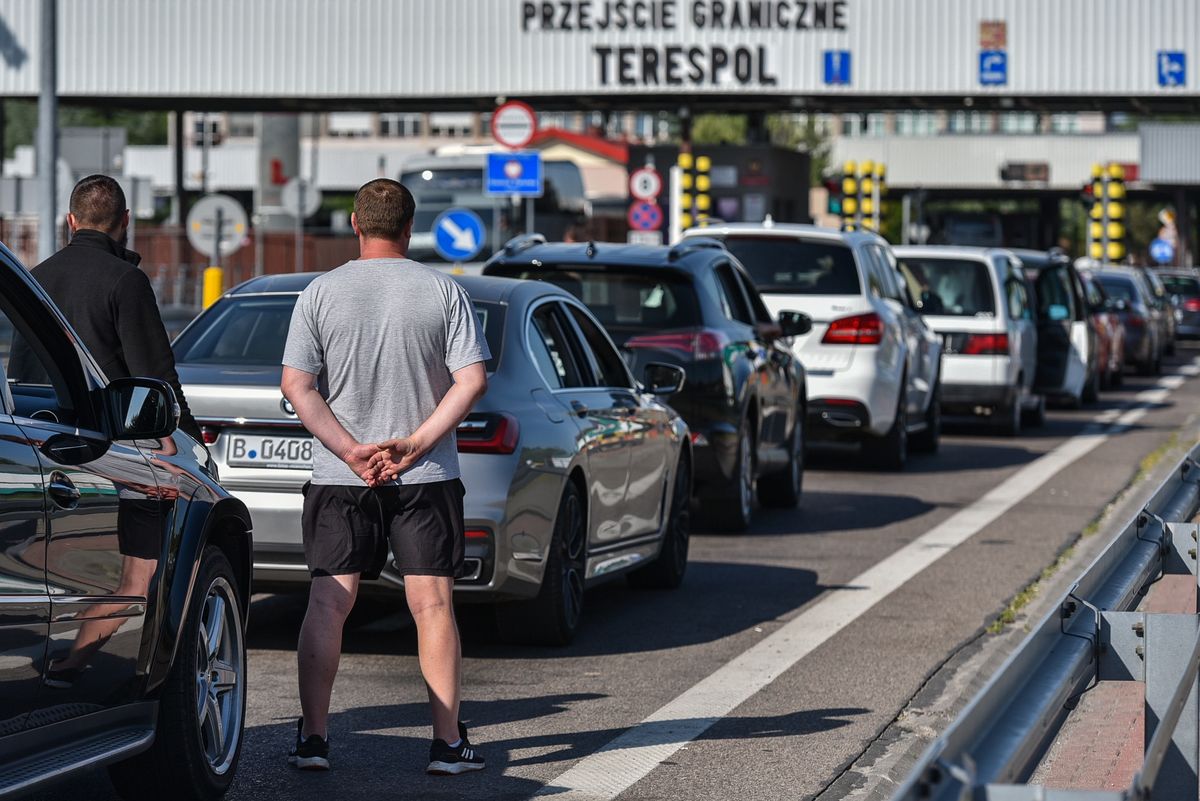 Kolejka na granicy Polski z Białorusią w Terespolu