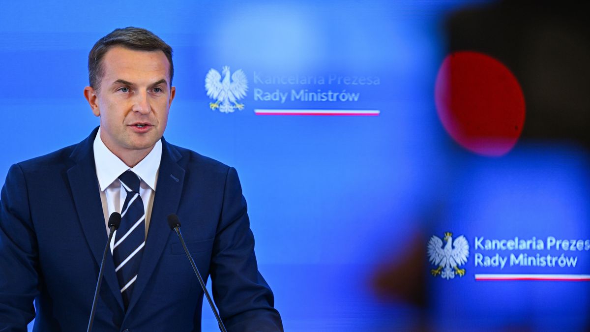 Adam Szłapka
Warszawa, 18.08.2026. Rzecznik rządu Adam Szłapka na konferencji prasowej po posiedzeniu Rady Ministrów w KPRM w Warszawie, 18 bm. (ad) PAP/Piotr Nowak
Piotr Nowak
kancelaria, kancelaria prezesa rady mnistrów, konferencja, konferencja po posiedzeniu rządu, KPRM, polityk, polityk polityka, polityka, posiedzenie, prasowa, rada ministrów, rady ministrów, rząd, rząd Tuska, rządu, rzecznik rządu