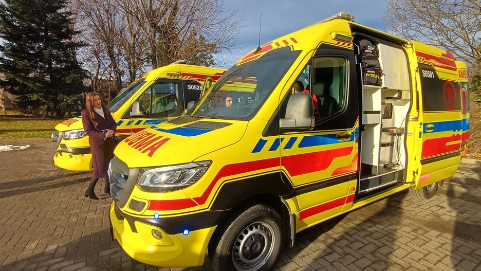 Nowe karetki dla bielskiego pogotowia