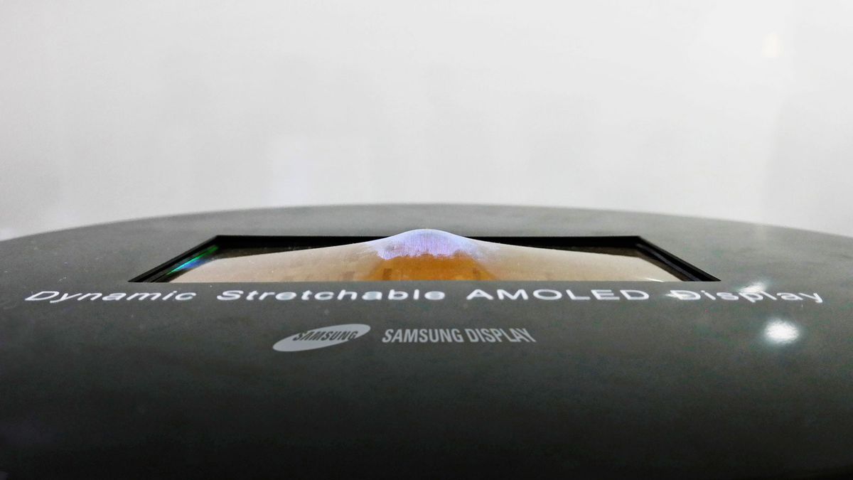 Samsung prezentuje rozciągliwe ekrany AMOLED, 2-calowy wyświetlacz 4K oraz panel 3D OLED 1