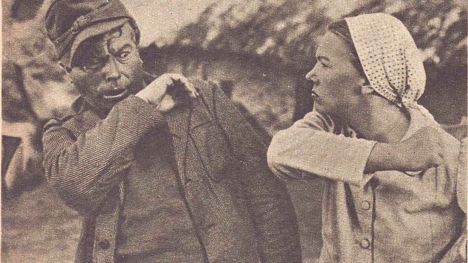 Hanka Bielicka i Jan Kurnakowicz w filmie „Jasne łany”, 1947, fot. domena publiczna