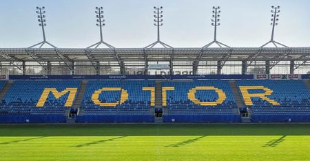 Napis MOTOR z krzesełek na Arenie Lublina do zmiany