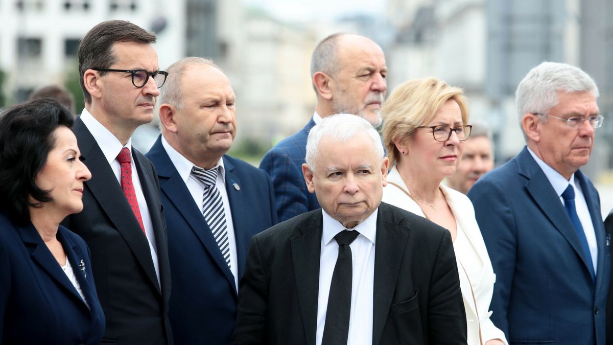 PiS powtarza w kolejnych konkursach i programach wspieranie w większym stopniu samorządów związanych osobami włodarzy z partią rządzącą.