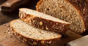 Chleb wieloziarnisty i pełnoziarnisty to nie to samo. Zobacz, jakie mają właściwości