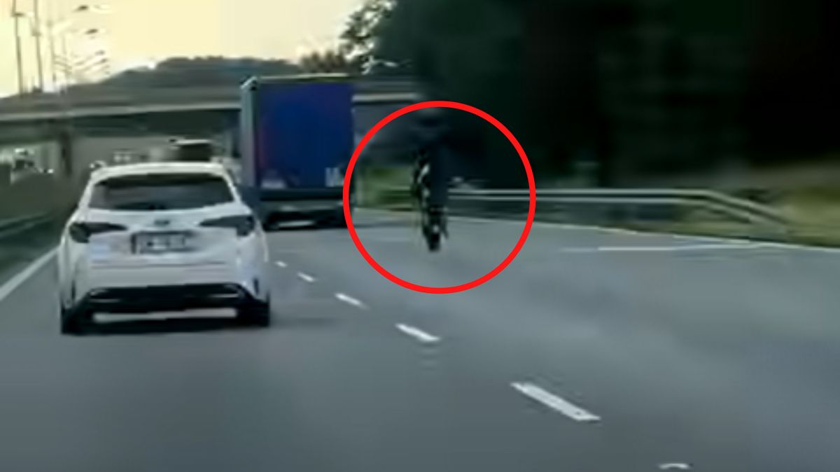 Na jednym kole jechał autostradą A4.