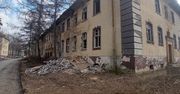 Żary: Tajemnicza inwestycja w koszarach. Trwa wielka demolka w dawnych budynkach jednostki wojskowej