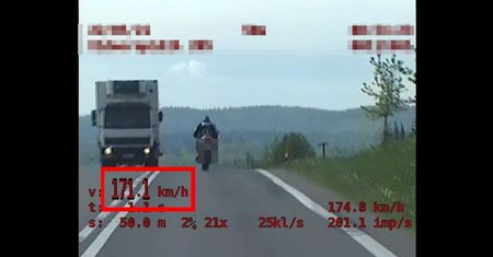 Podkarpacie. 24-latek na przejażdżce motocyklem stracił 31 punktów [WIDEO]