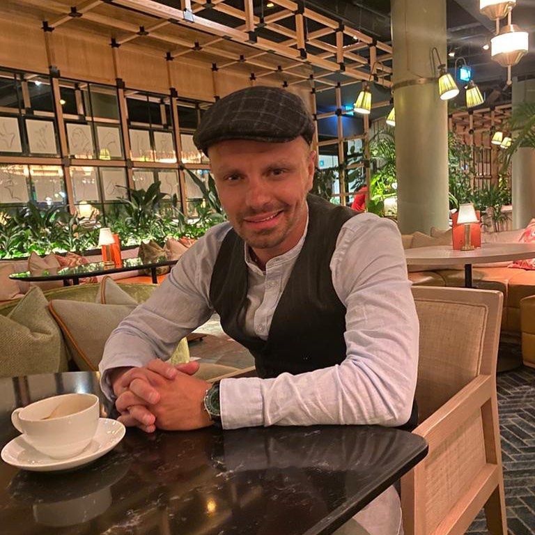 Marcin Hakiel znów odnalazł szczęście. Coraz śmielej pokazuje nową ukochaną