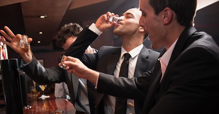 Alkoholicy wysokofunkcjonujący, czyli HFA. Tak piją ludzie sukcesu