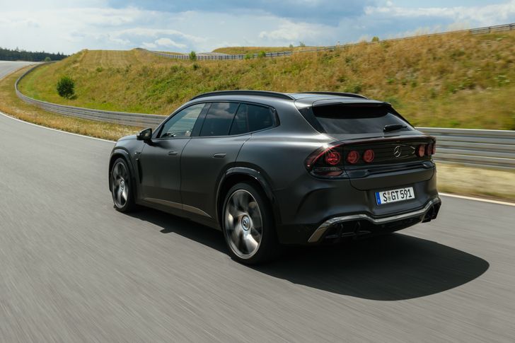 Mercedes-AMG GT SUV otwiera nowy rozdział i imponuje technologią